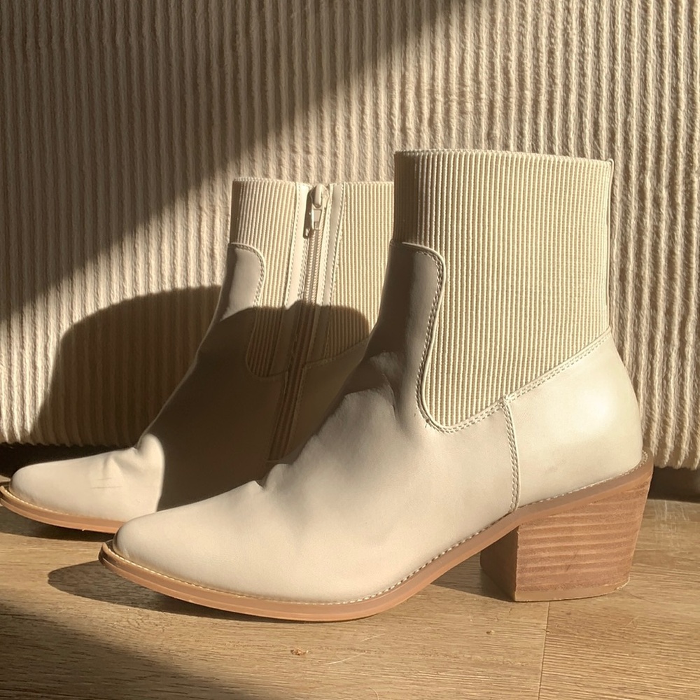 DV by Dolce Vita Perpetua Booties Women's cream color sz 8.5